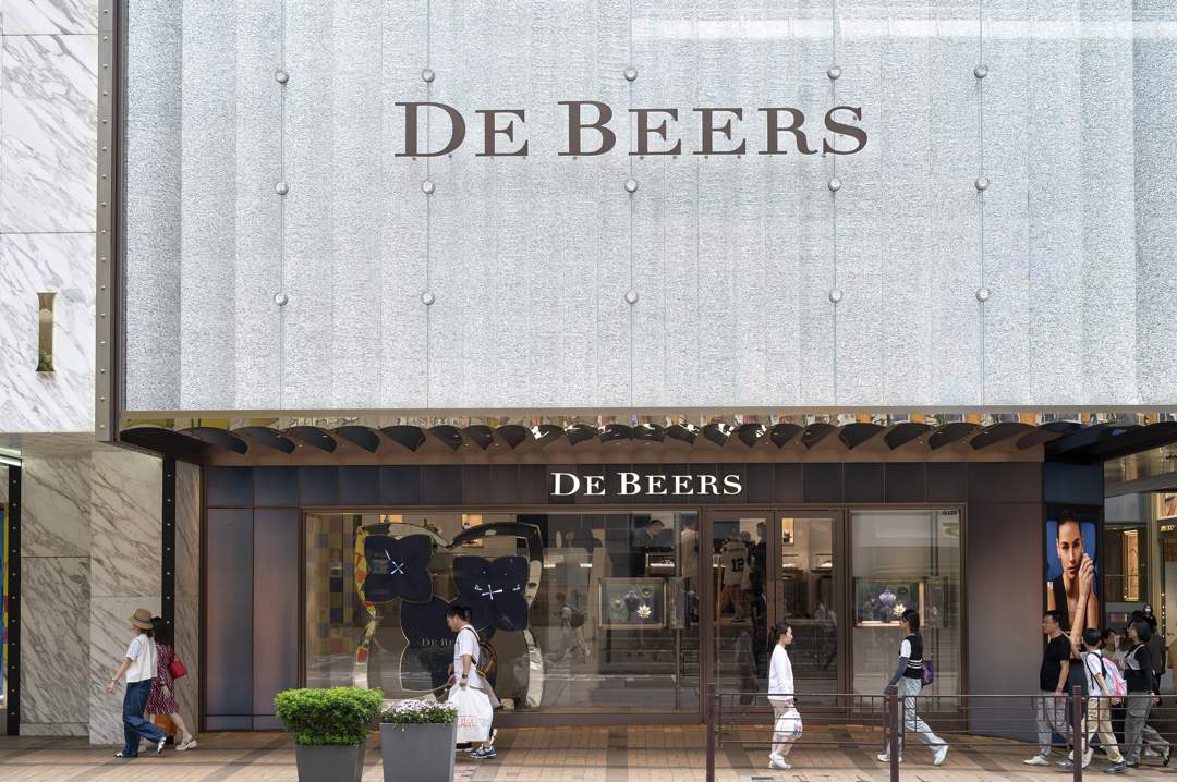 Angola wants solid stake in De Beers to shape strategy